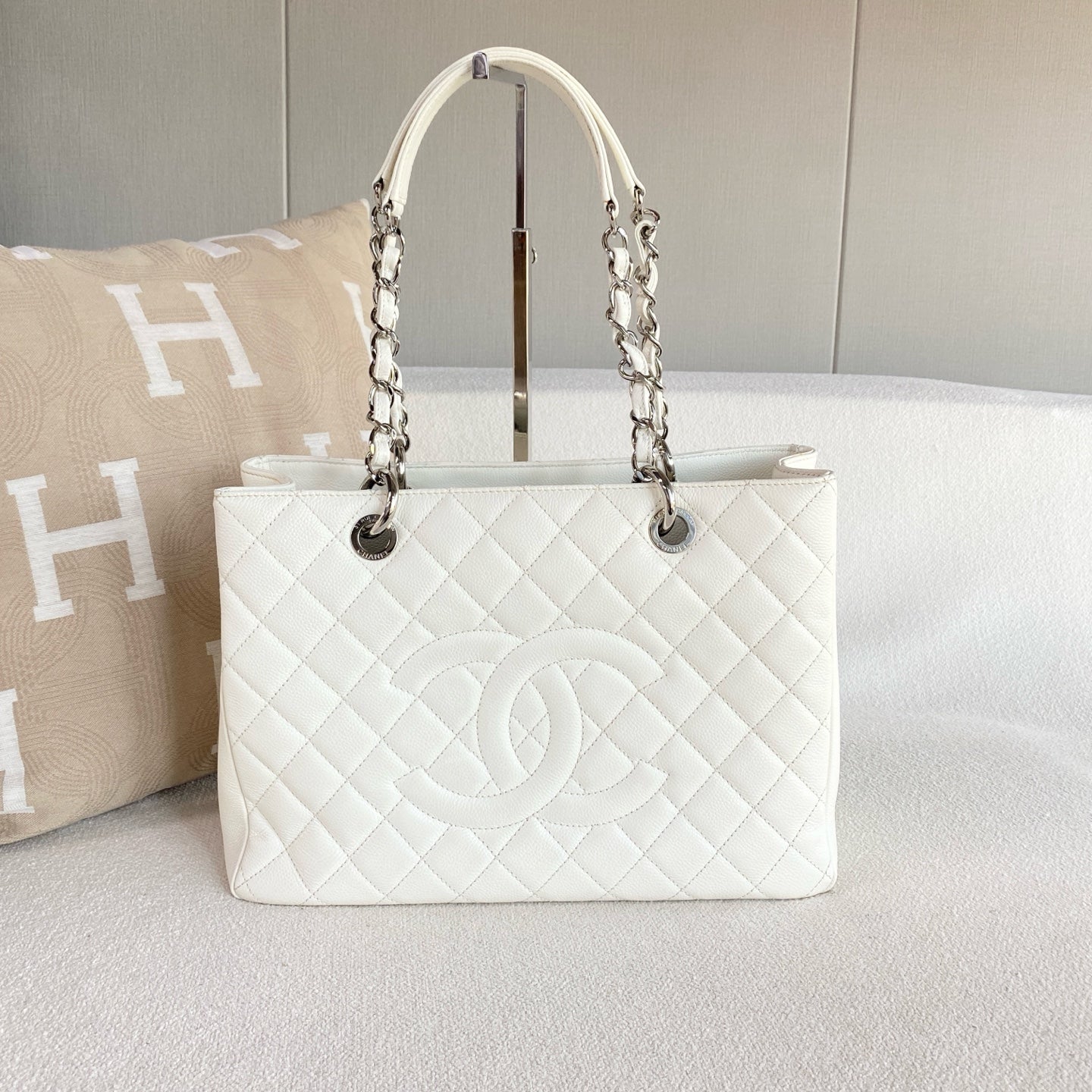 Chanel - GST - Leather - White - (Medium)