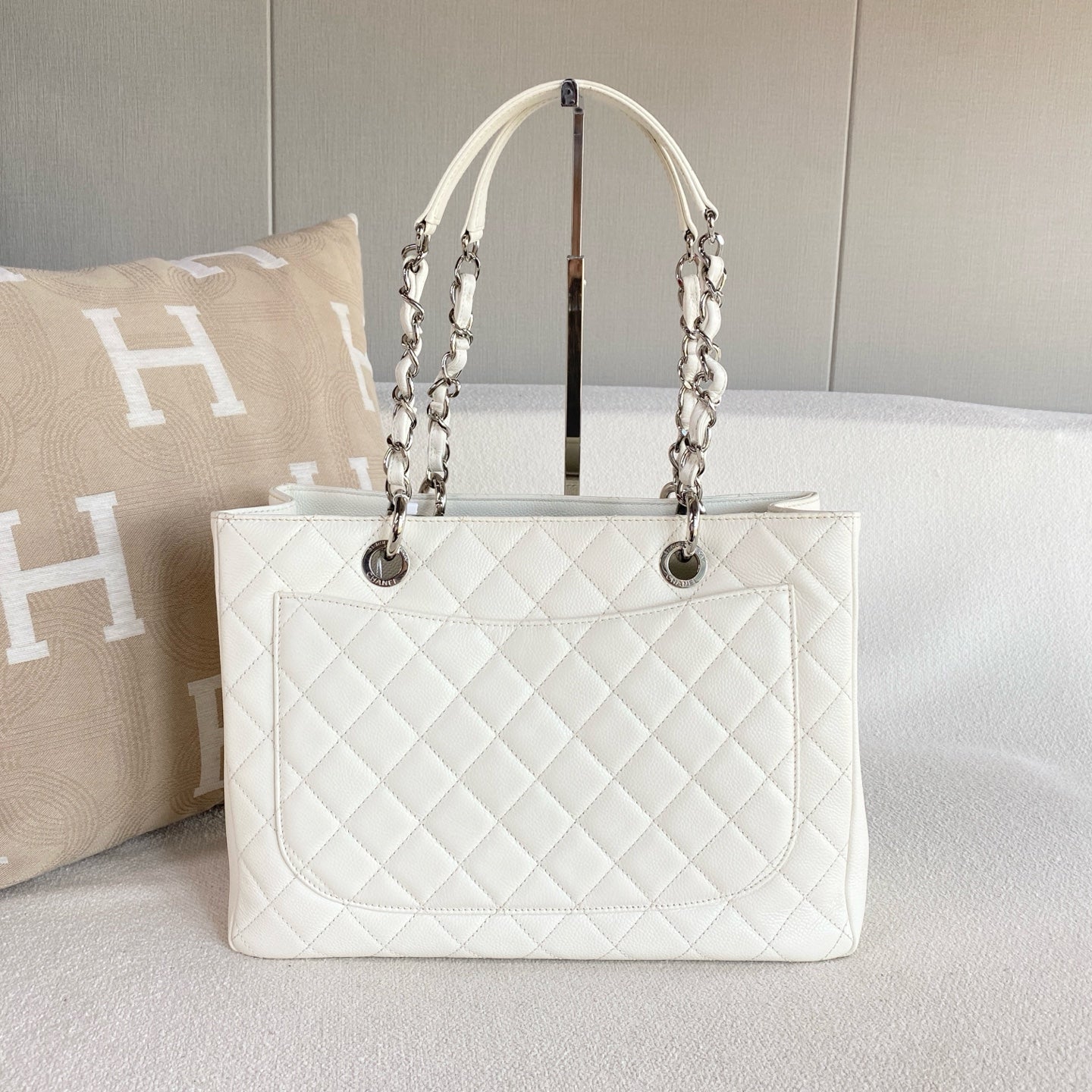 Chanel - GST - Leather - White - (Medium)