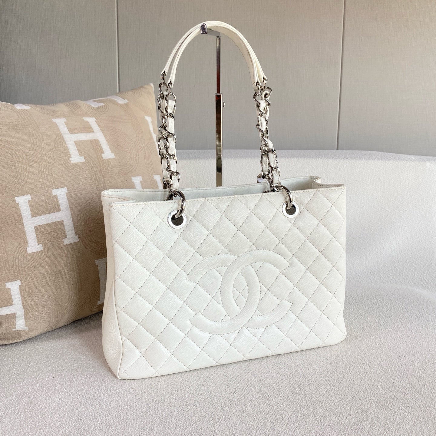 Chanel - GST - Leather - White - (Medium)