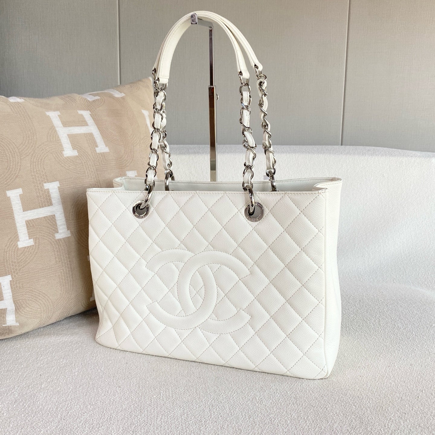 Chanel - GST - Leather - White - (Medium)