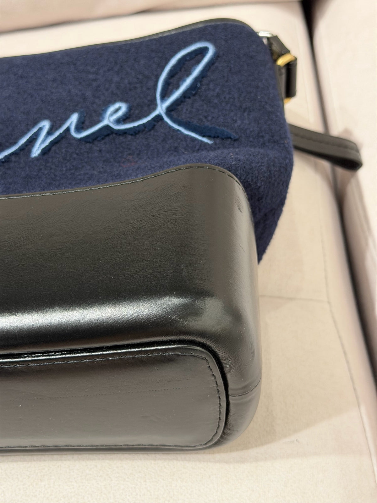 Chanel - Hamburger Signature Medium - Wool - Multicolour - (Medium)