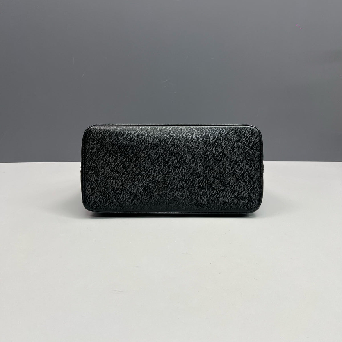 Chanel - Hilton Coin Tote - Leather - Black - (Medium)
