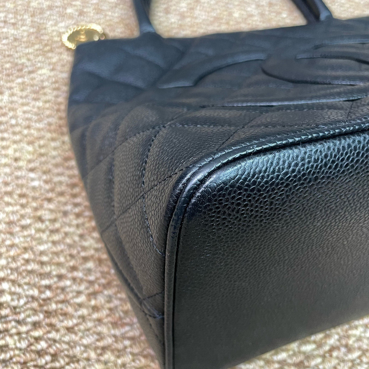 Chanel - Hilton Coin Tote - Leather - Black - (Medium)