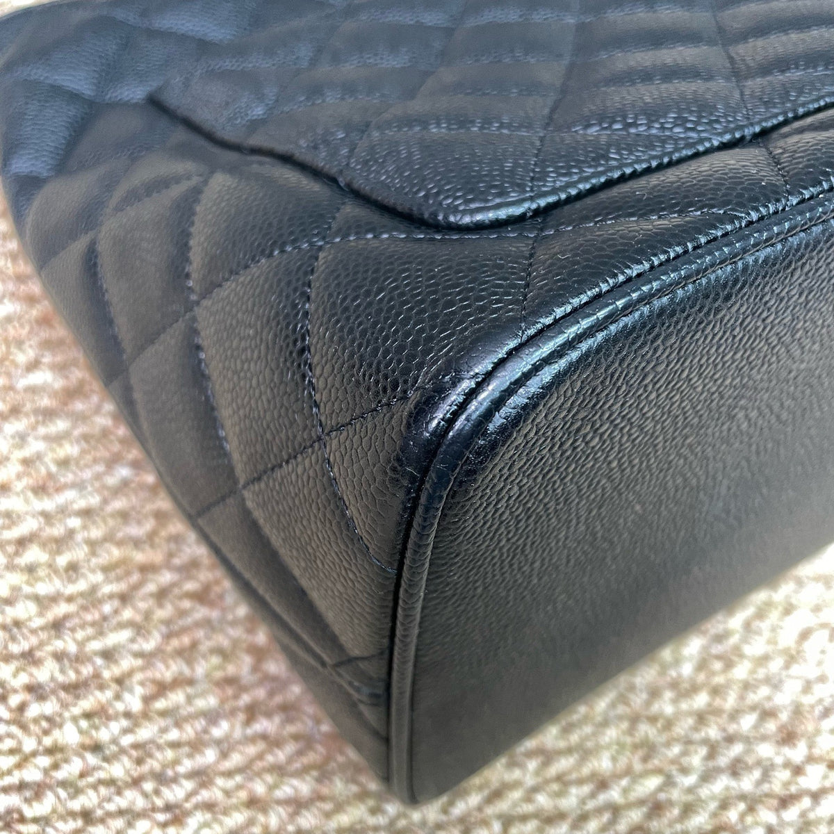 Chanel - Hilton Coin Tote - Leather - Black - (Medium)