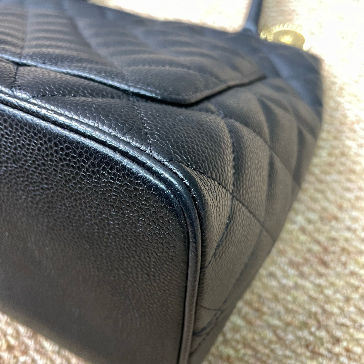Chanel - Hilton Coin Tote - Leather - Black - (Medium)