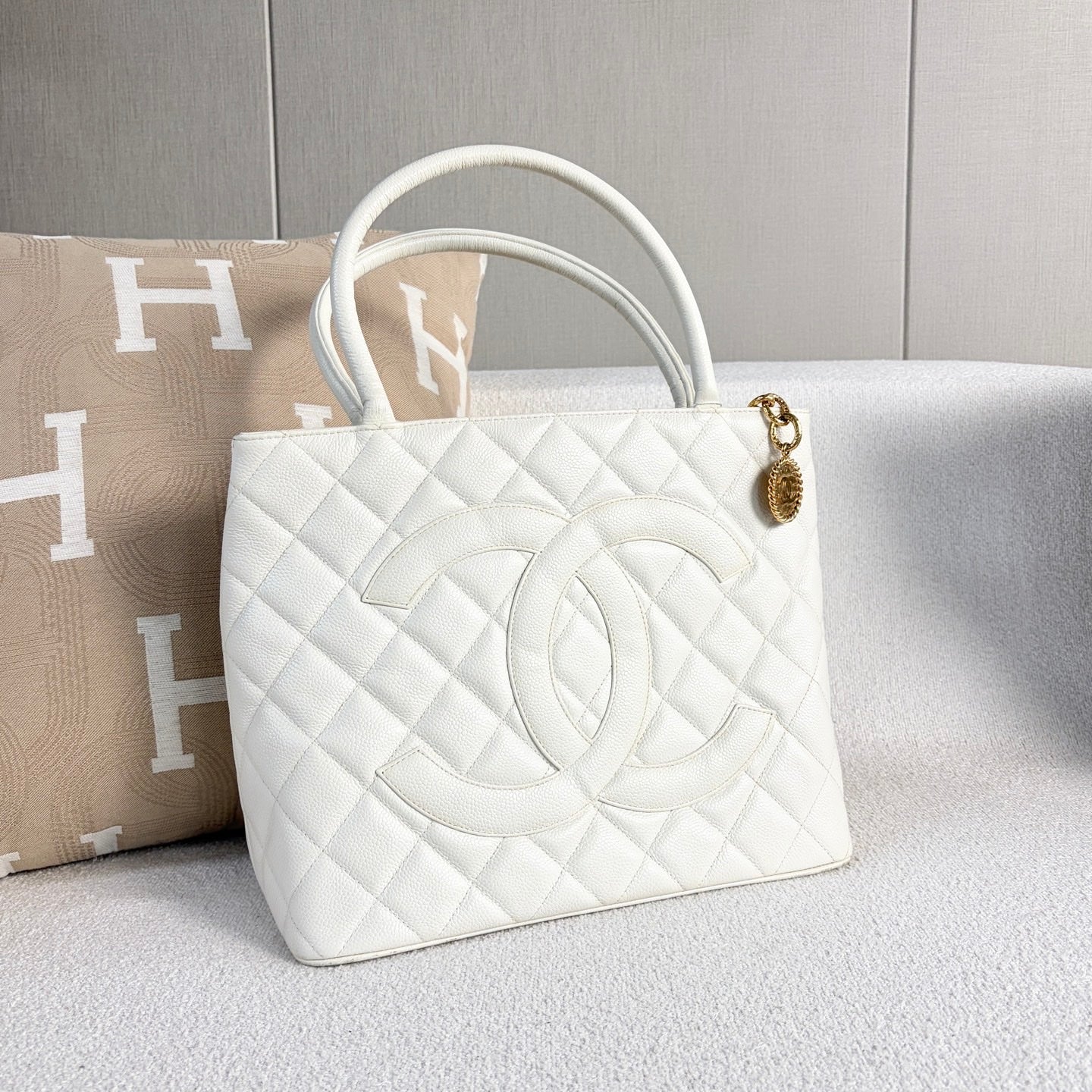 Chanel - Hilton Handbag - Caviar leather - White - (medium)