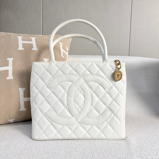 Chanel - Hilton Handbag - Caviar leather - White - (medium)
