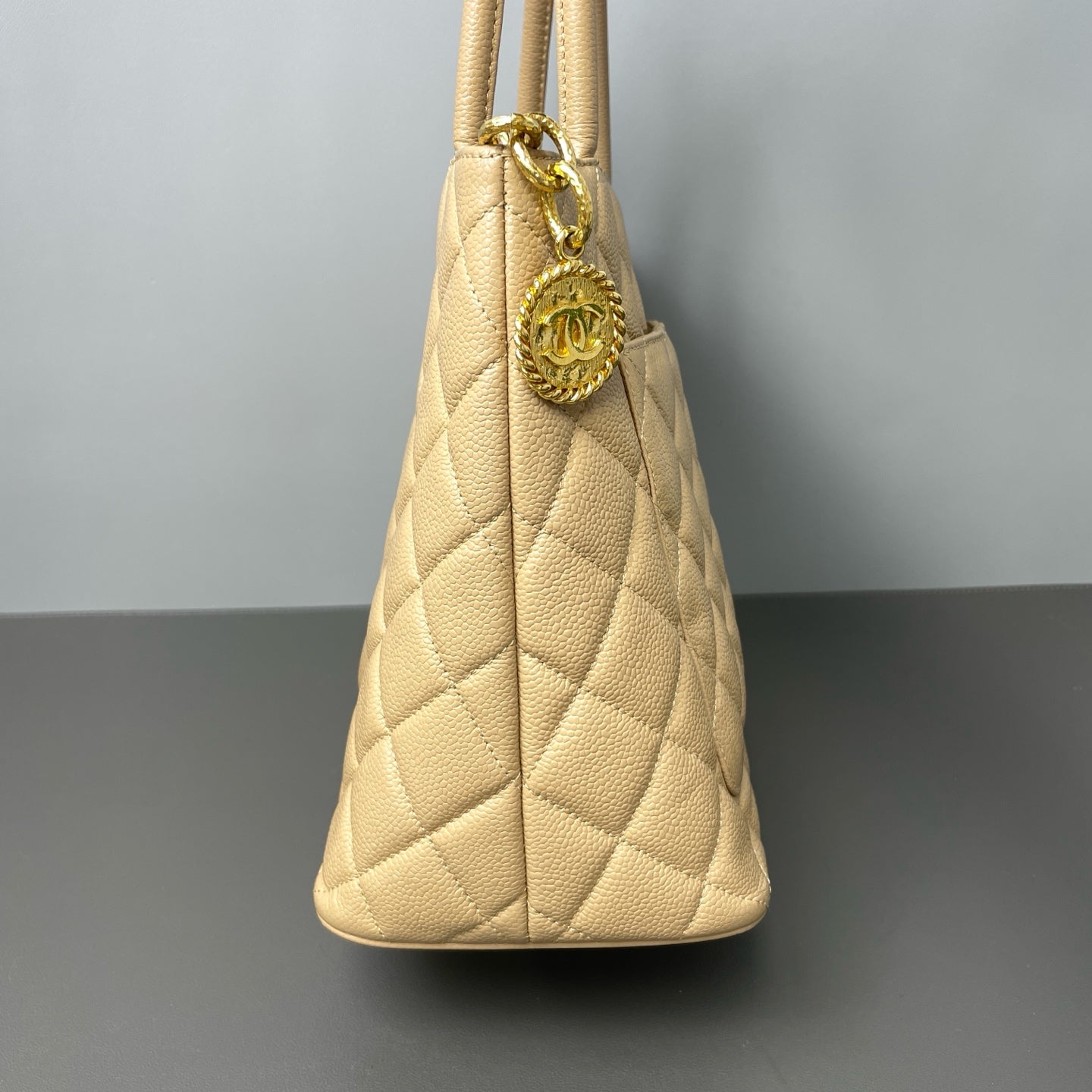 Chanel - Hilton Tote - Leather - Beige - (Other)