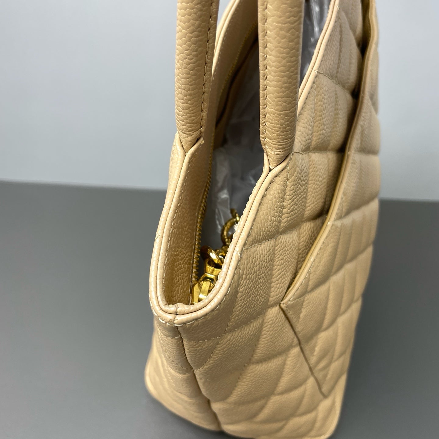 Chanel - Hilton Tote - Leather - Beige - (Other)