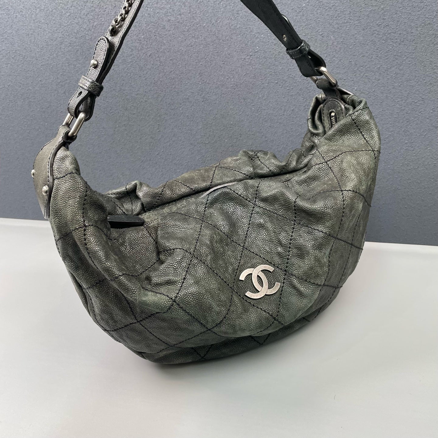 Chanel - Hobo Bag - Caviar leather - Metallic Dark Grey - (Large)