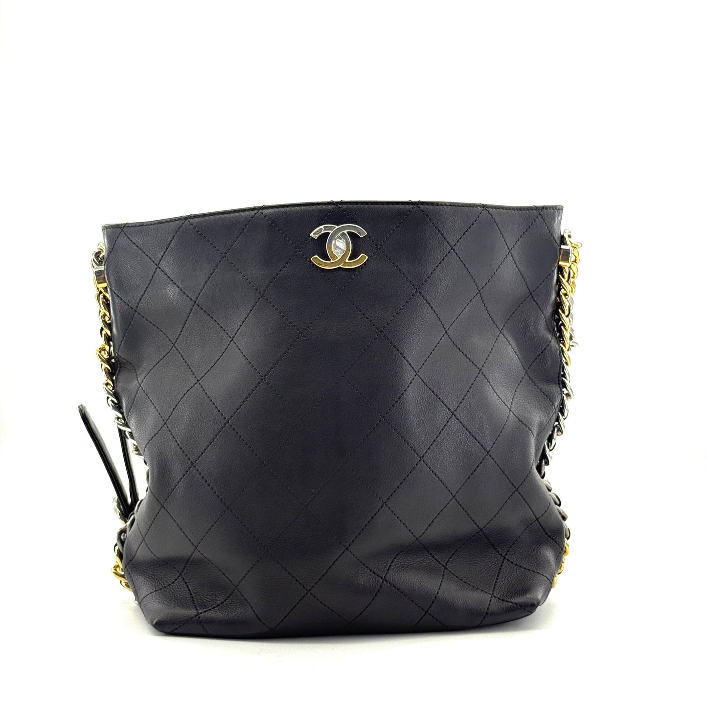 Chanel - Hobo Bucket Bag - Calfskin leather - Black - (Medium)