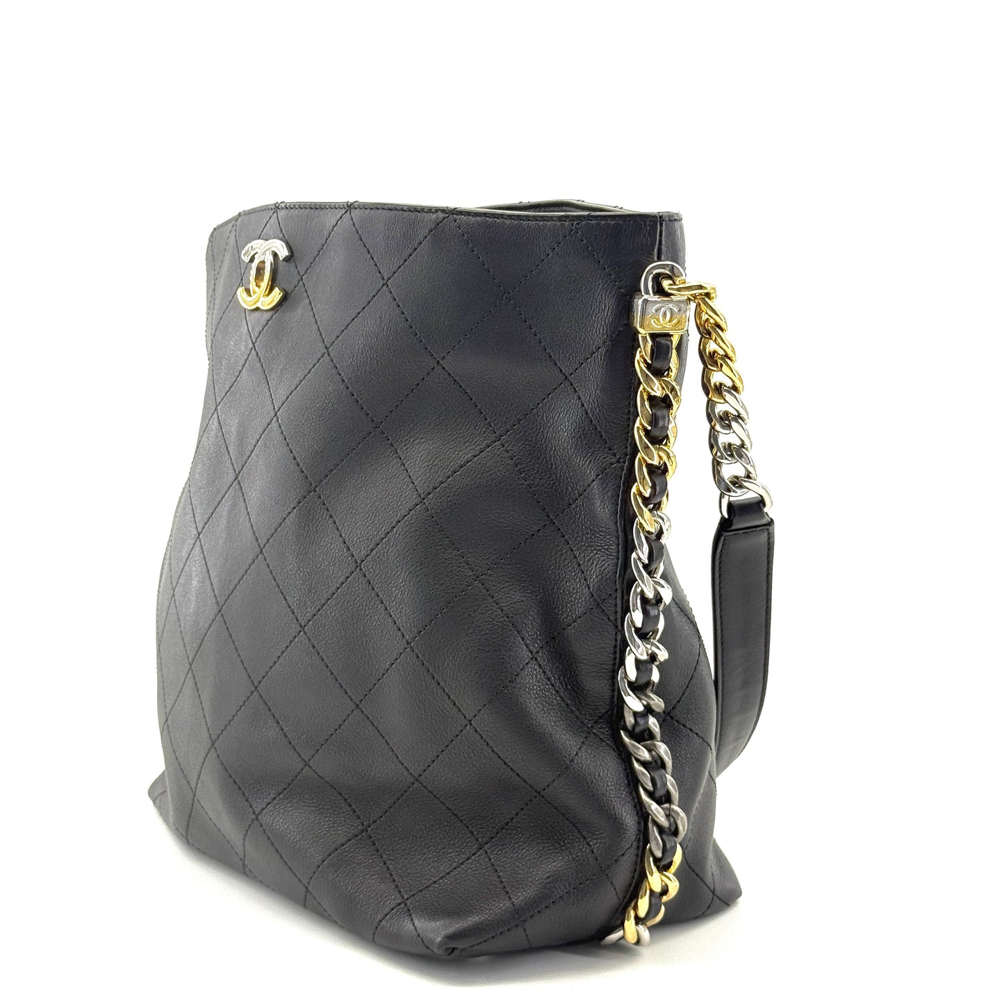 Chanel - Hobo Bucket Bag - Calfskin leather - Black - (Medium)