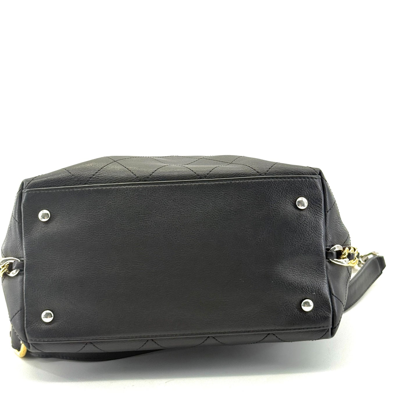 Chanel - Hobo Bucket Bag - Calfskin leather - Black - (Medium)