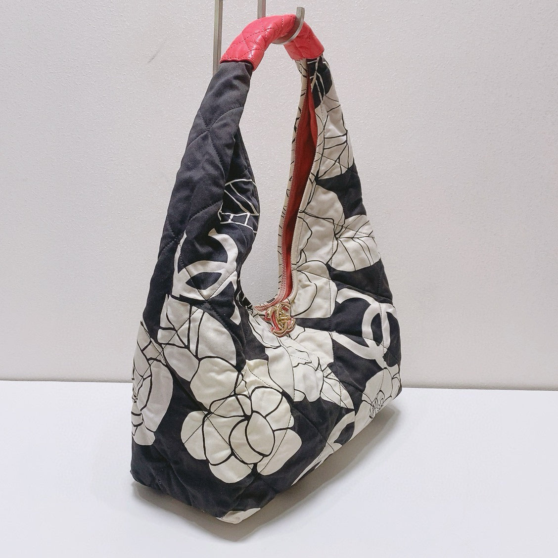 Chanel - Hobo Camellia Bag with Pouch - Quilted textile and leather - Black and White with Coral accents - (large)
