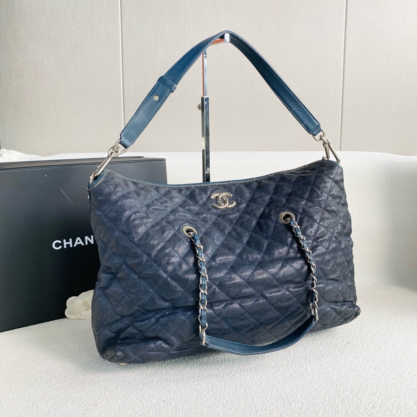 Chanel - Hobo Shoulder Bag - Caviar leather - Dark Blue - (Large)