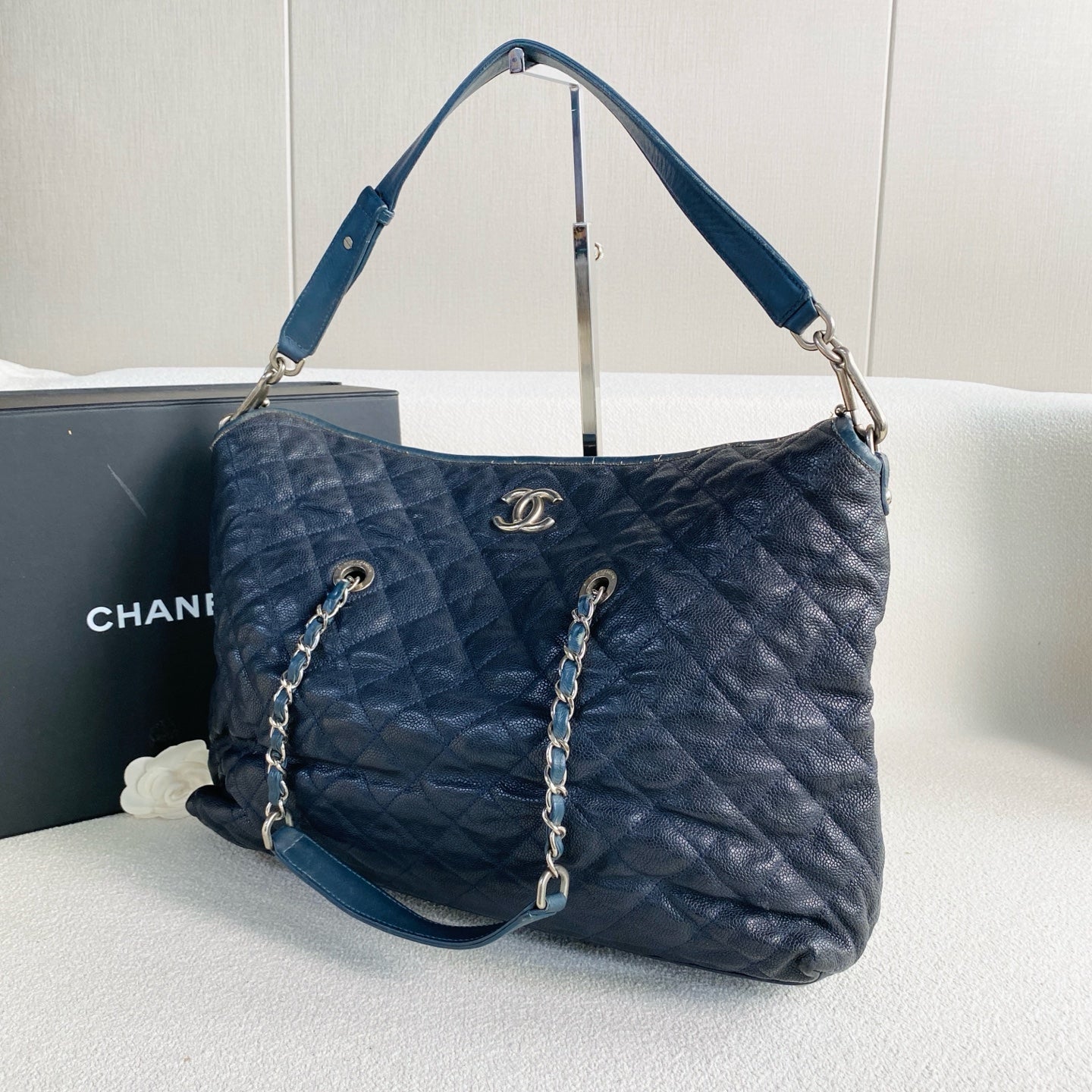 Chanel - Hobo Shoulder Bag - Caviar leather - Dark Blue - (Large)