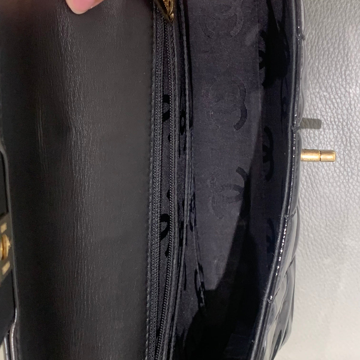 Chanel - Ice Cube - Patent leather - Black - (medium)