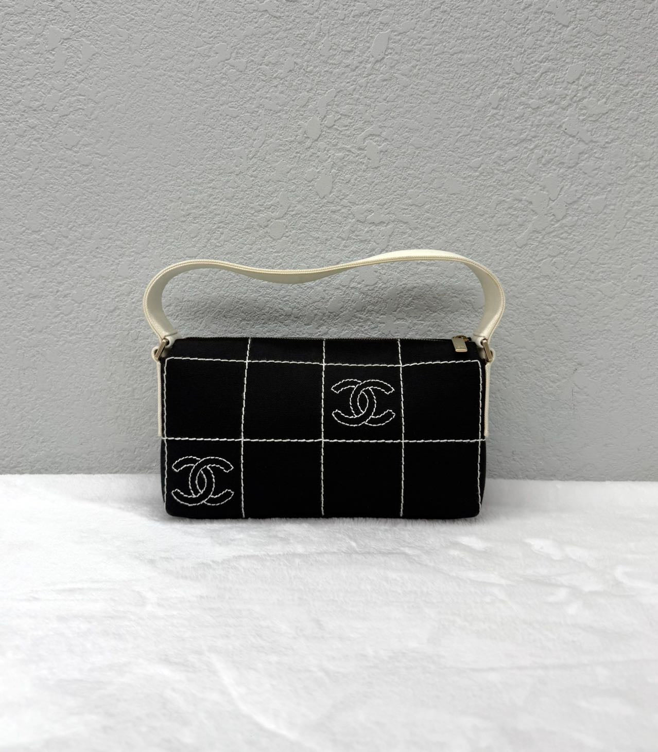 Chanel - Ice Grid Shoulder Bag - Canvas - Black and White - (small)