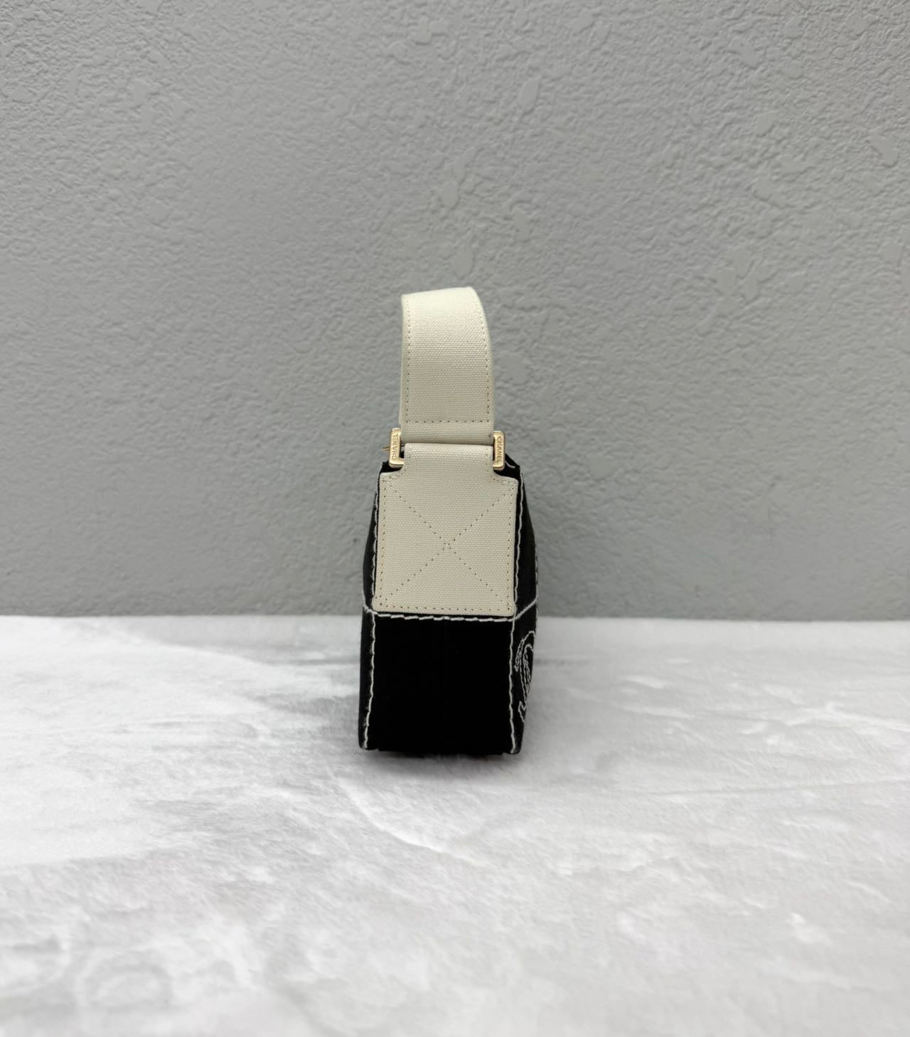 Chanel - Ice Grid Shoulder Bag - Canvas - Black and White - (small)
