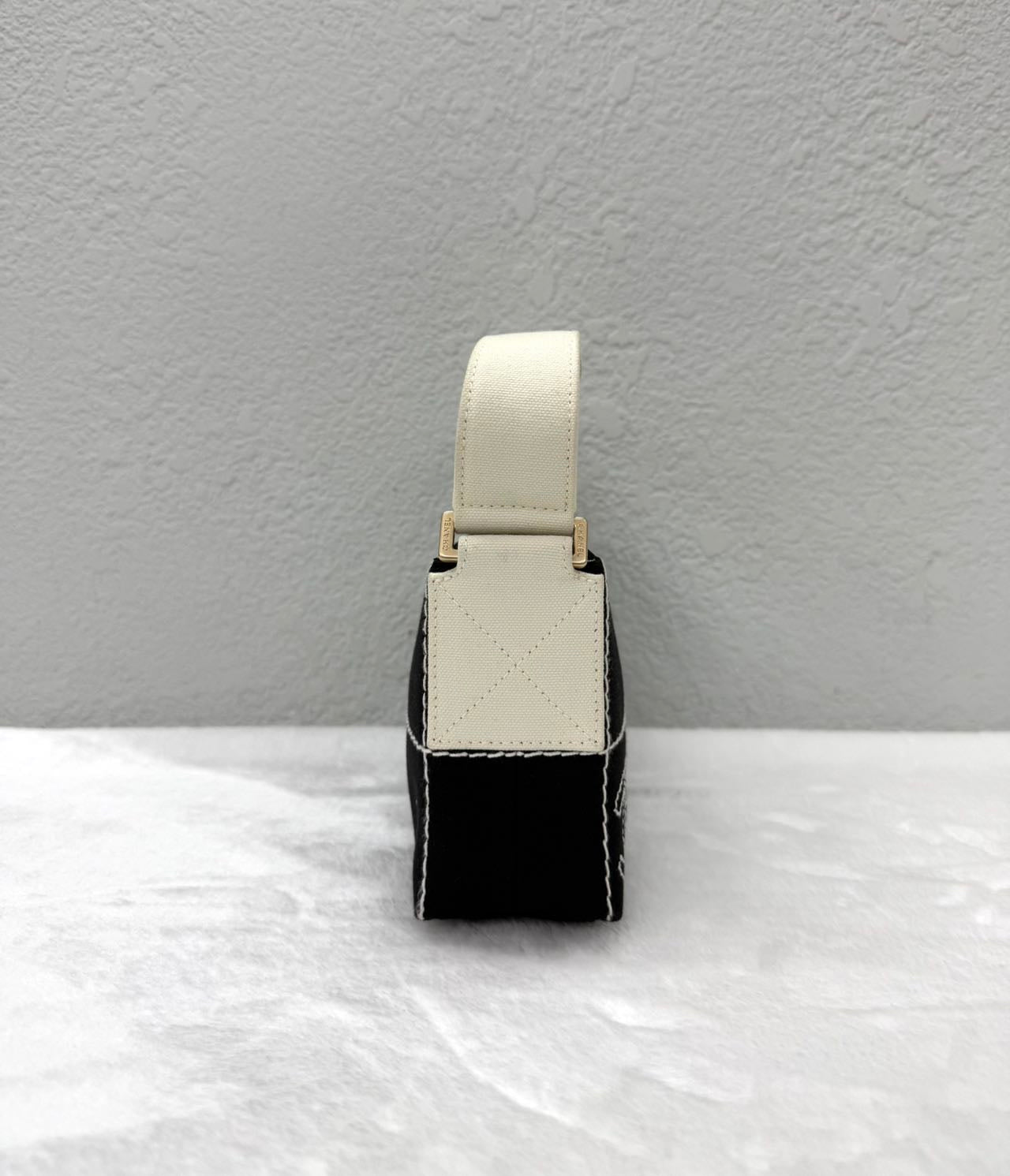 Chanel - Ice Grid Shoulder Bag - Canvas - Black and White - (small)