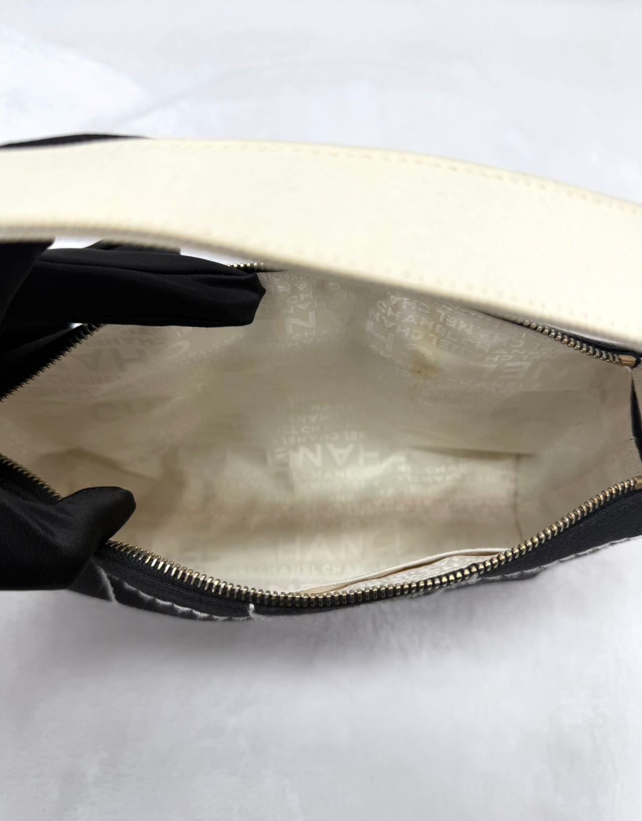 Chanel - Ice Grid Shoulder Bag - Canvas - Black and White - (small)