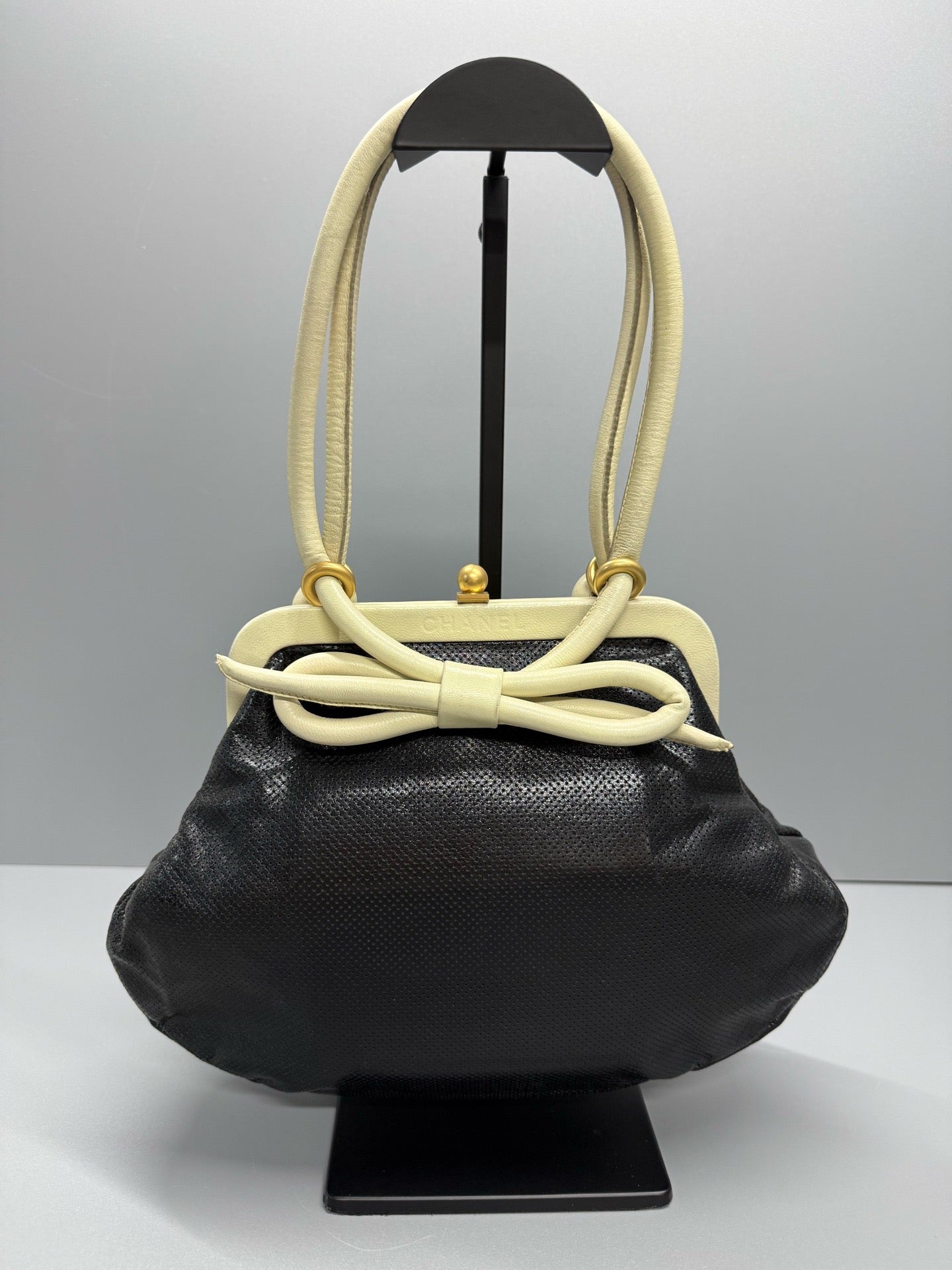Chanel - Kiss Lock Bow Bag - Leather - Multicolour - (medium)