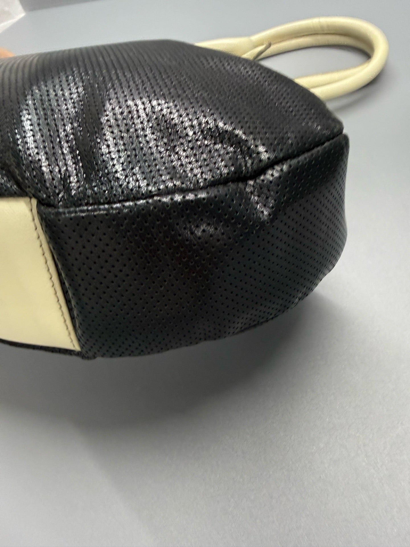 Chanel - Kiss Lock Bow Bag - Leather - Multicolour - (medium)
