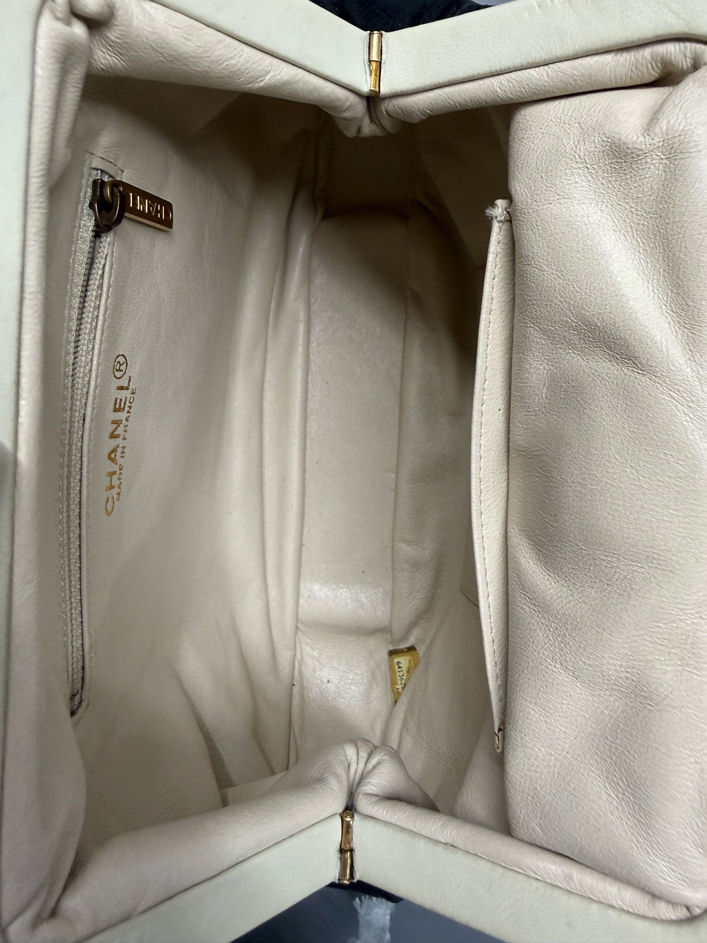 Chanel - Kiss Lock Bow Bag - Leather - Multicolour - (medium)
