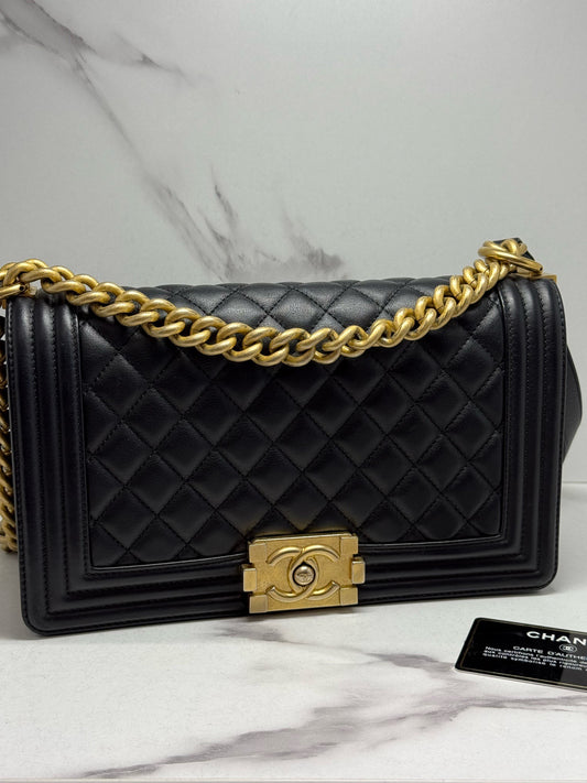 Chanel - Le Boy - Calfskin - Black - (medium)