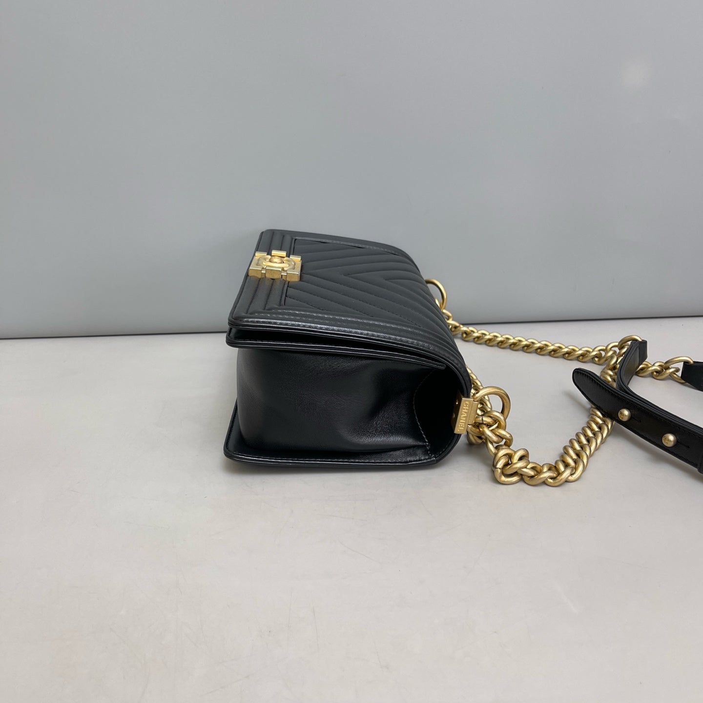 Chanel - Le Boy - Calfskin - Black - (medium)