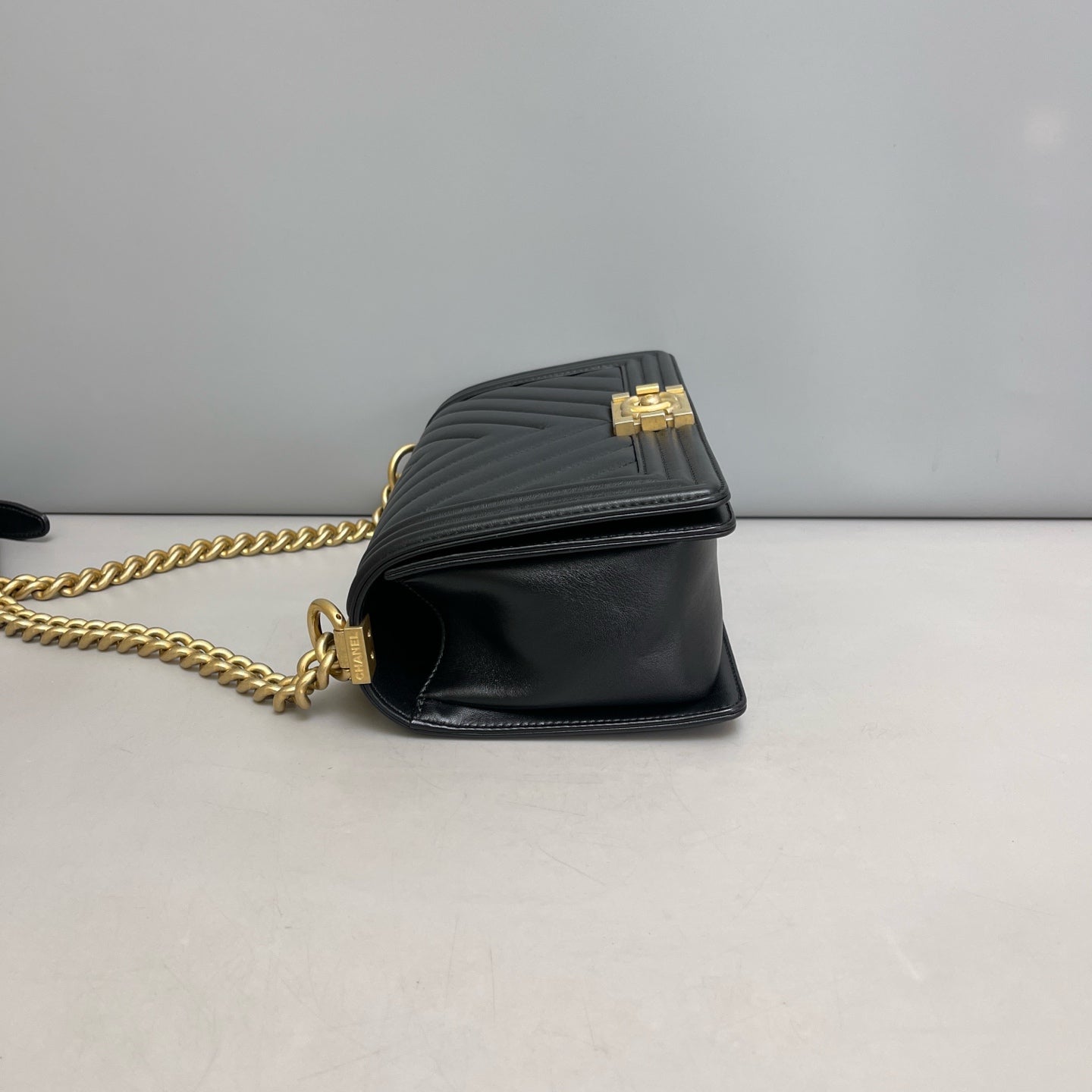 Chanel - Le Boy - Calfskin - Black - (medium)