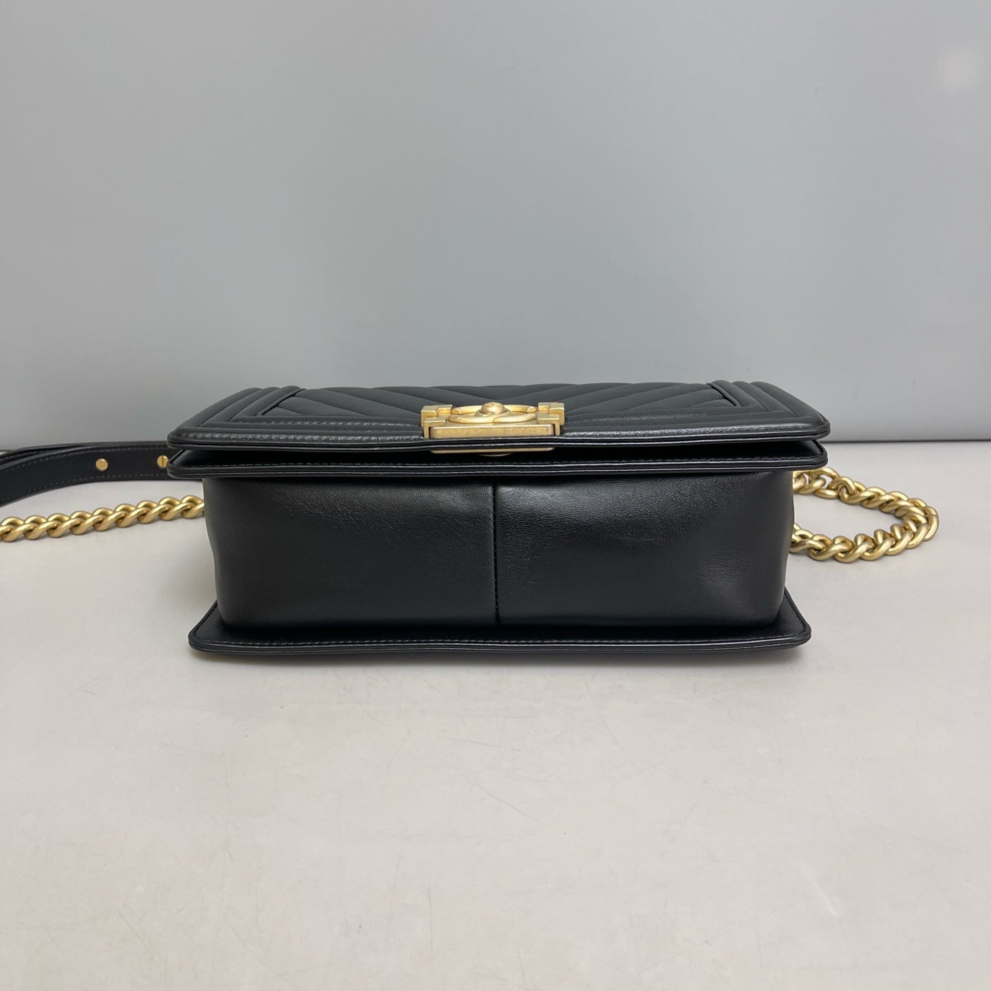 Chanel - Le Boy - Calfskin - Black - (medium)