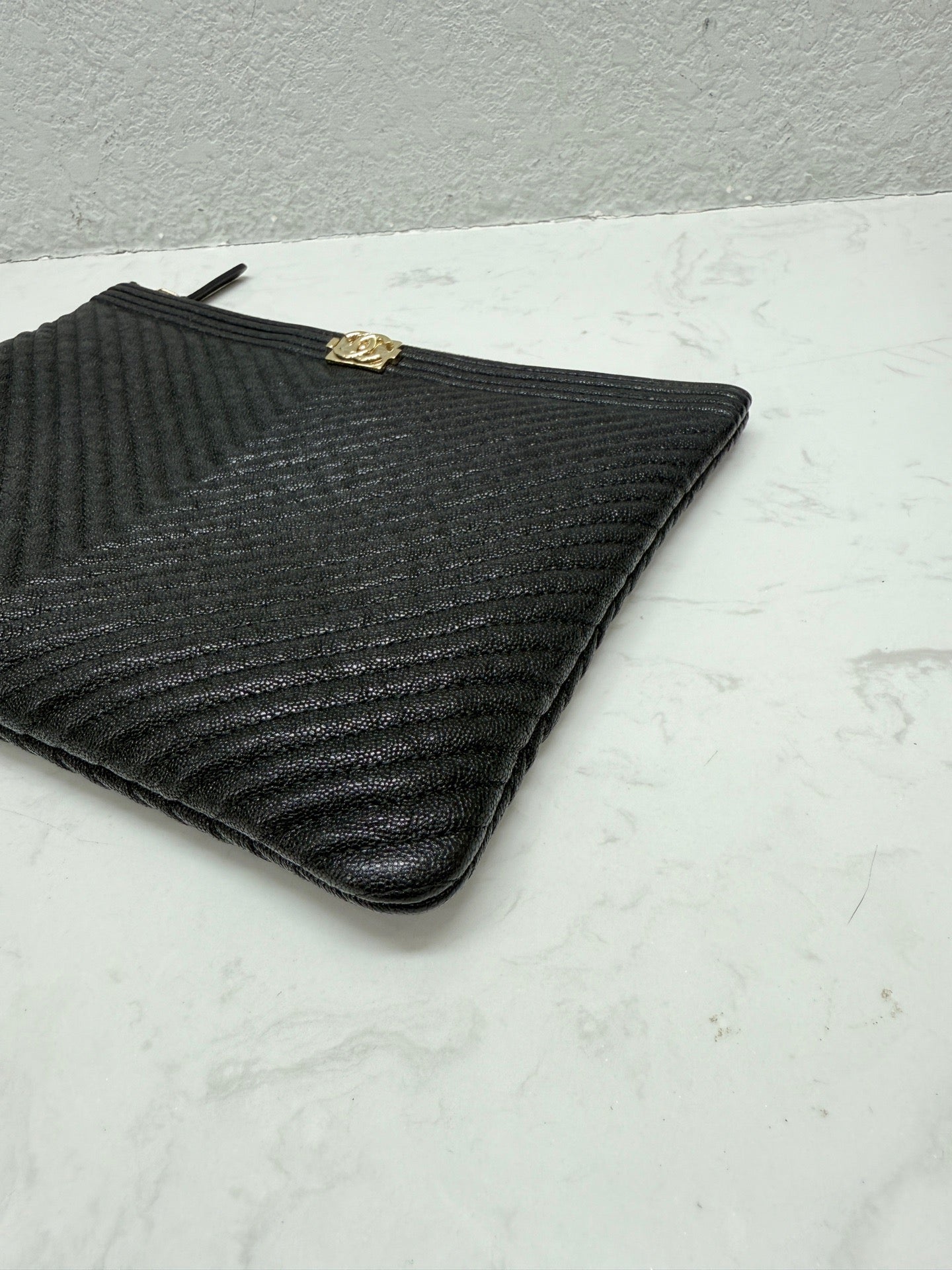 Chanel - Le Boy Clutch - Grained leather - Black - (Medium)