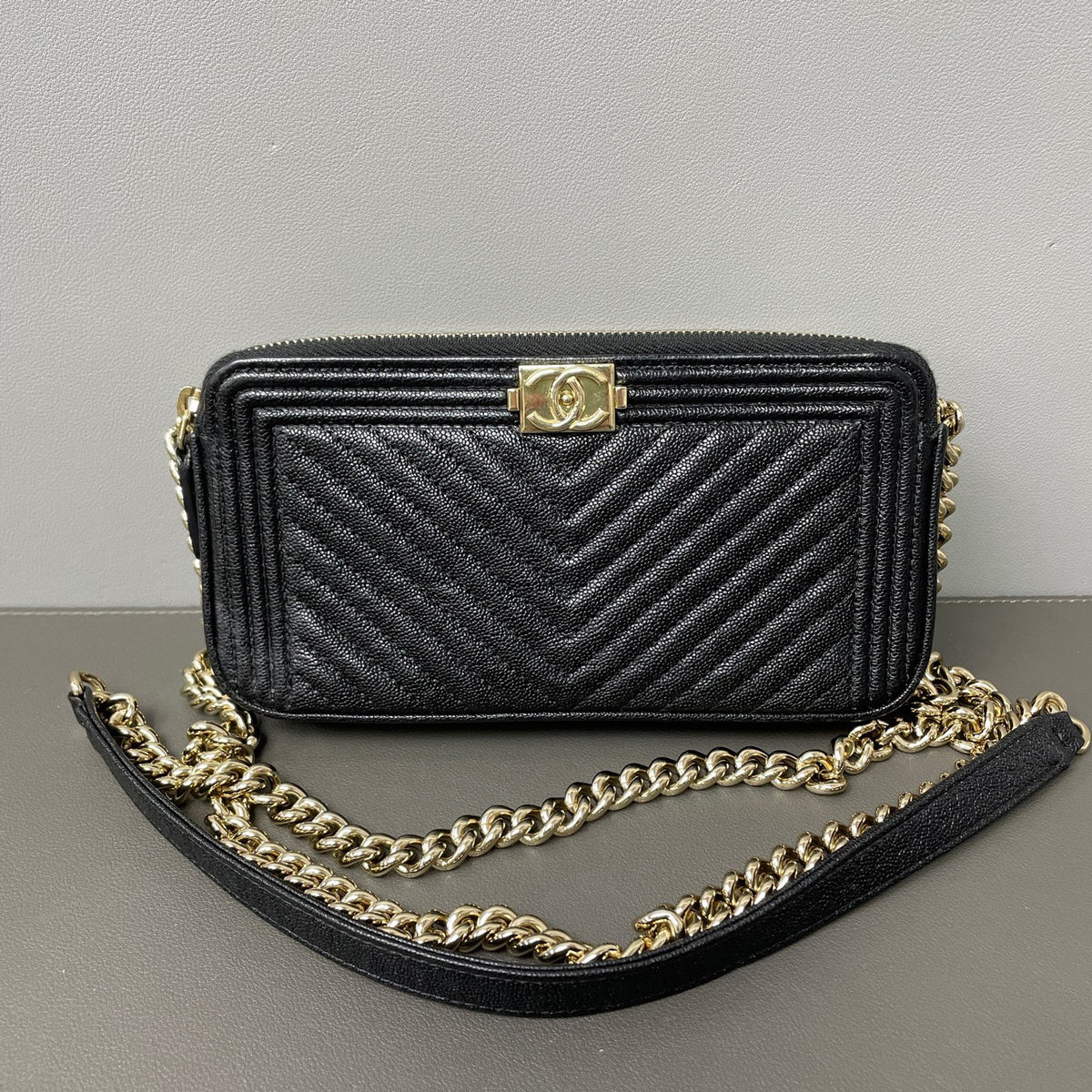 Chanel - Le Boy Clutch with Chain - Leather - Black - (Small)