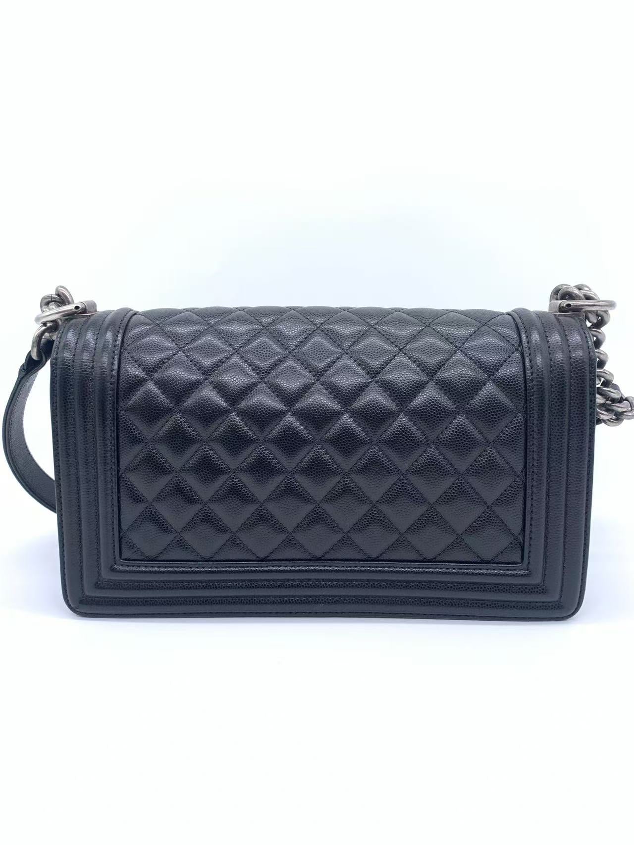 Chanel - Le Boy - Grained calfskin leather - Black with Silver-Tone Hardware - (Medium)