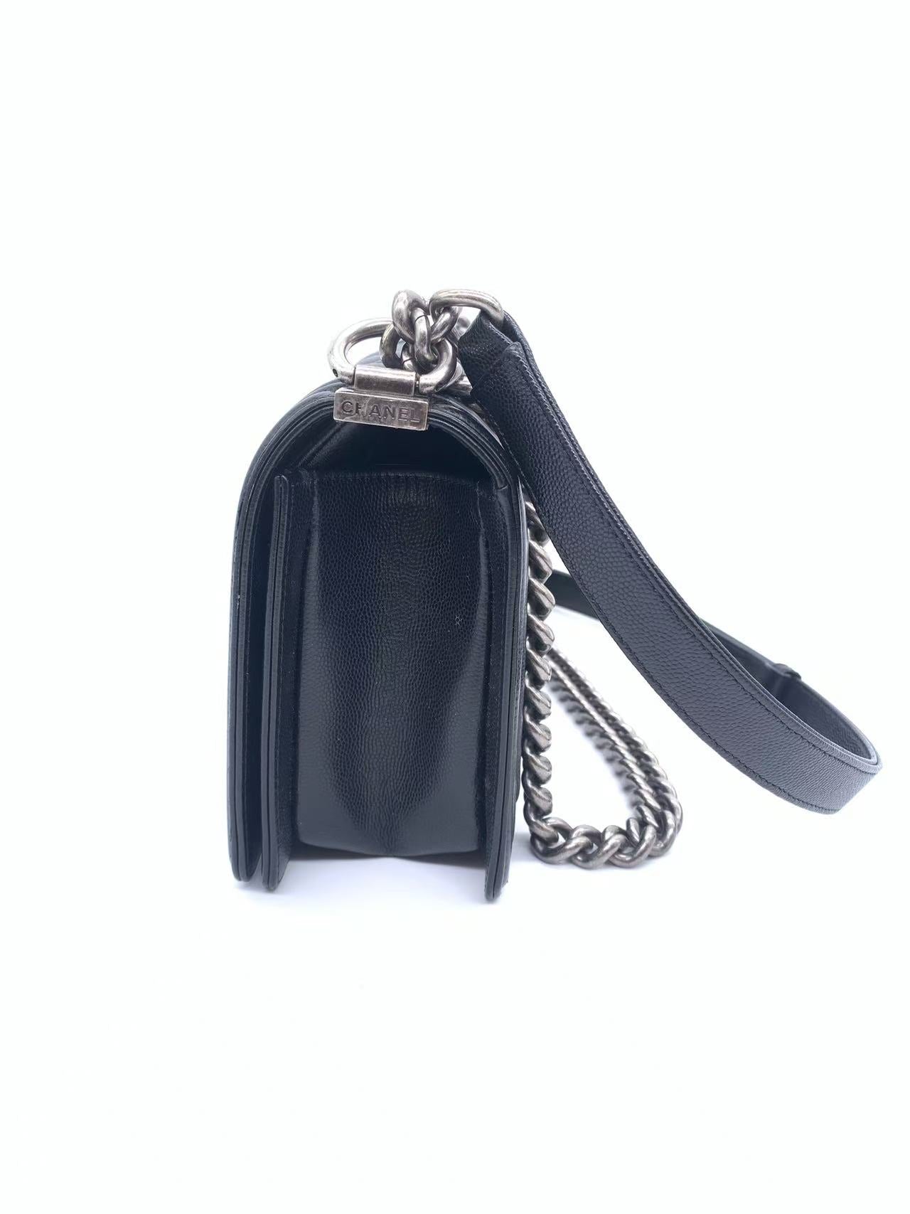 Chanel - Le Boy - Grained calfskin leather - Black with Silver-Tone Hardware - (Medium)