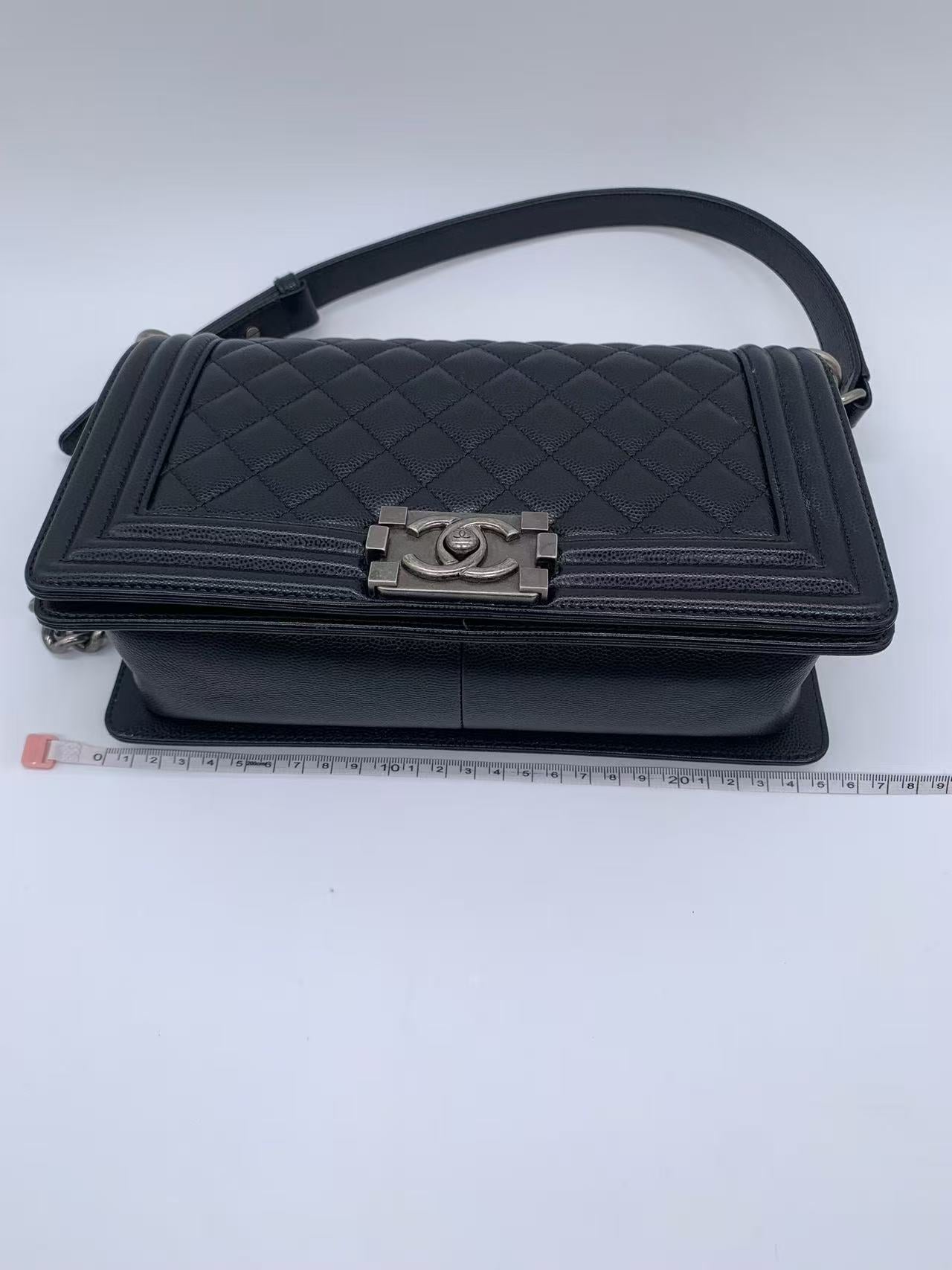 Chanel - Le Boy - Grained calfskin leather - Black with Silver-Tone Hardware - (Medium)