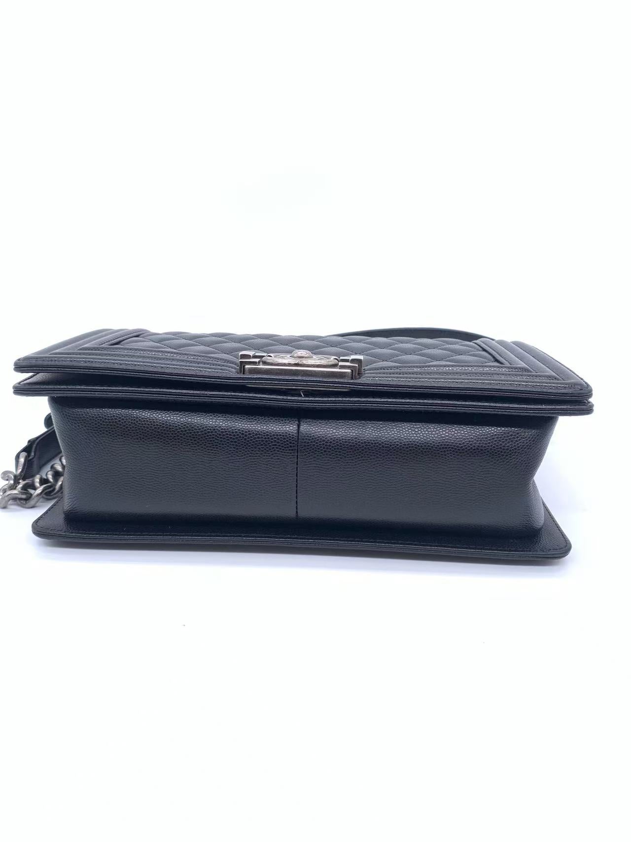 Chanel - Le Boy - Grained calfskin leather - Black with Silver-Tone Hardware - (Medium)