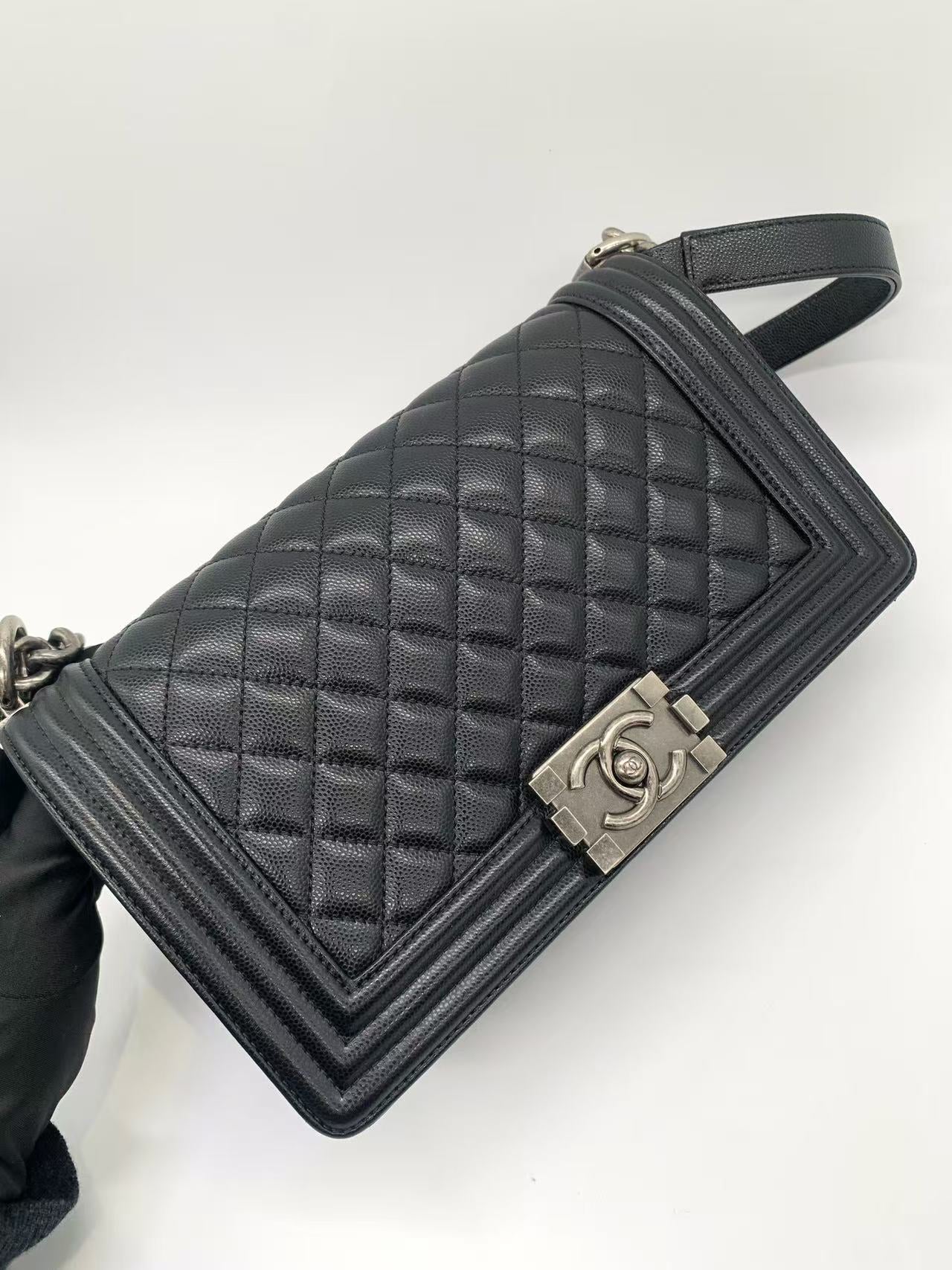 Chanel - Le Boy - Grained calfskin leather - Black with Silver-Tone Hardware - (Medium)