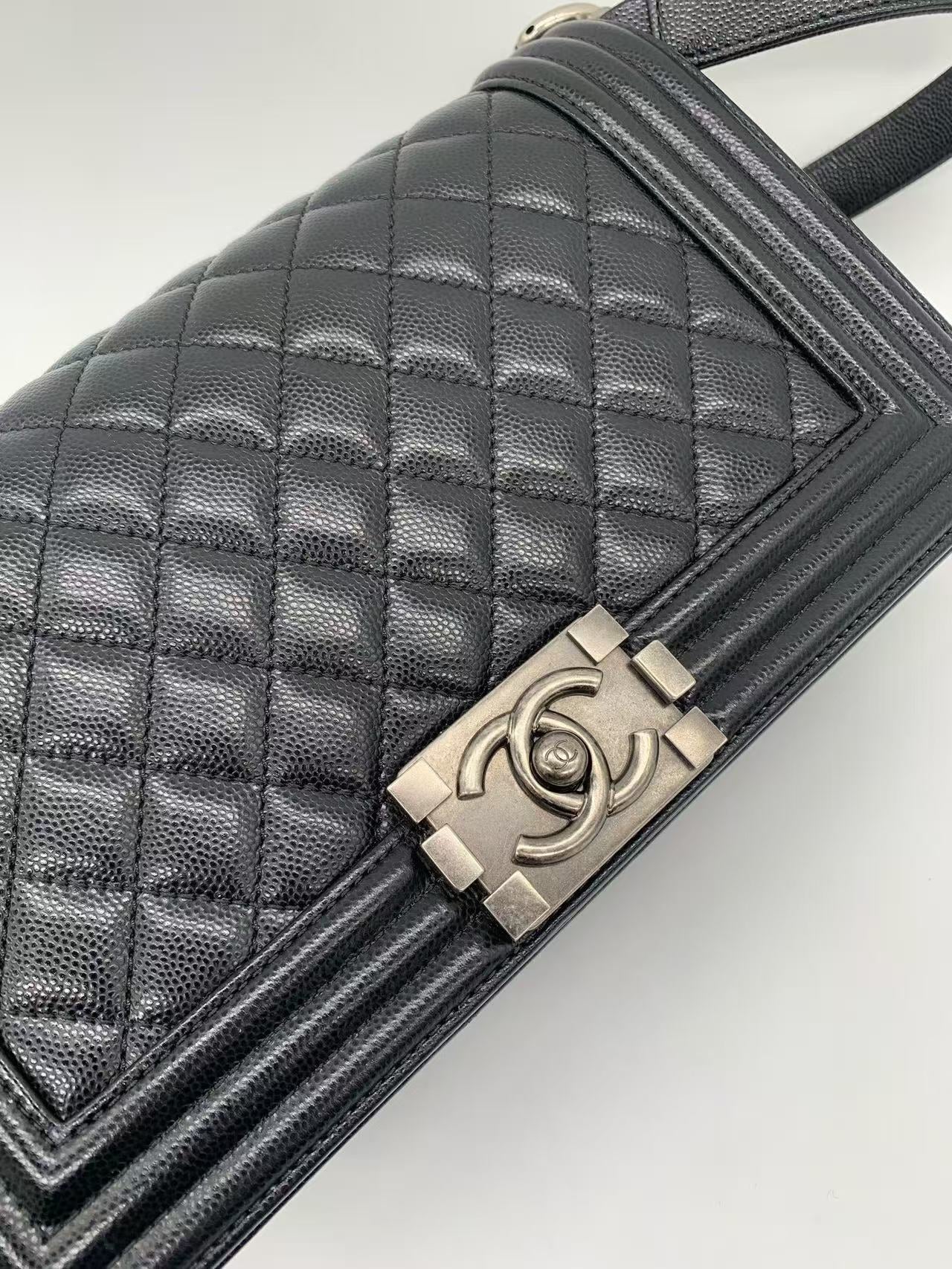Chanel - Le Boy - Grained calfskin leather - Black with Silver-Tone Hardware - (Medium)