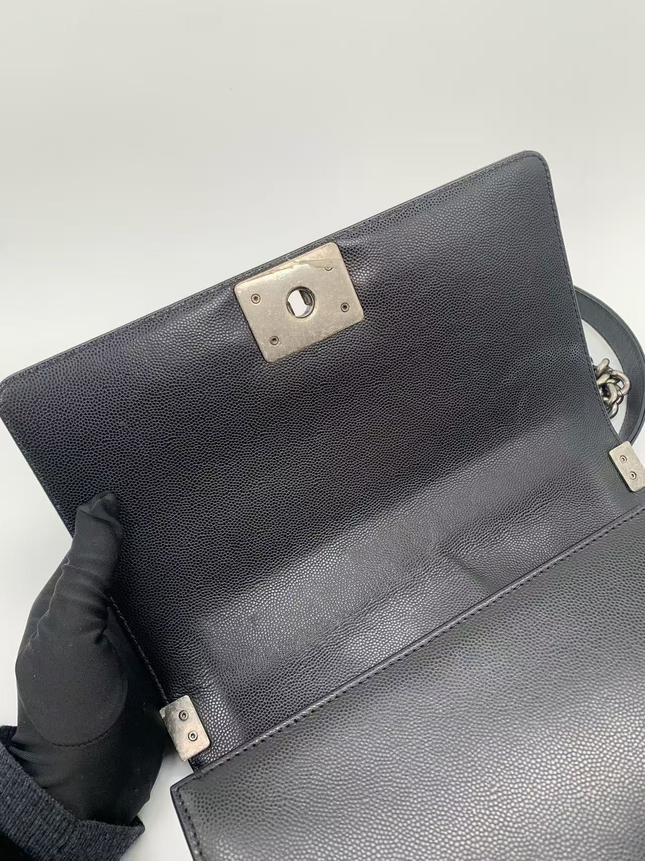 Chanel - Le Boy - Grained calfskin leather - Black with Silver-Tone Hardware - (Medium)