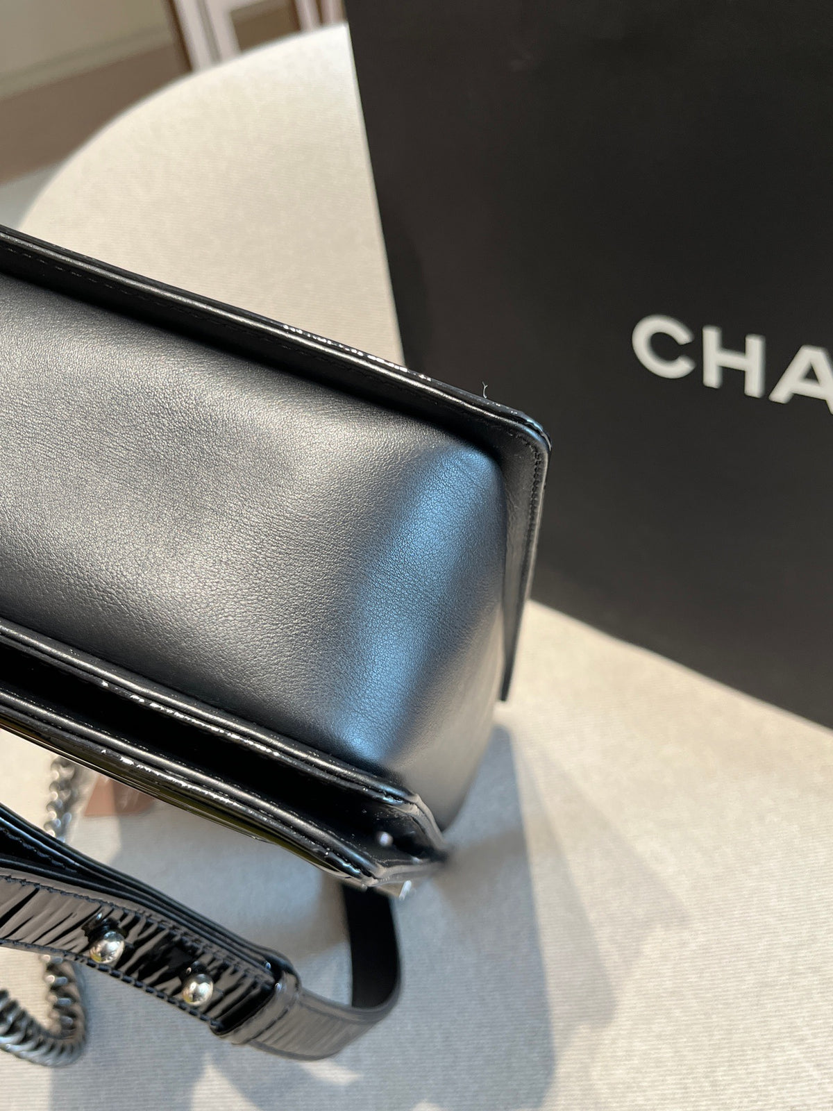 Chanel - Le Boy Large - Patent leather - Black - (large)