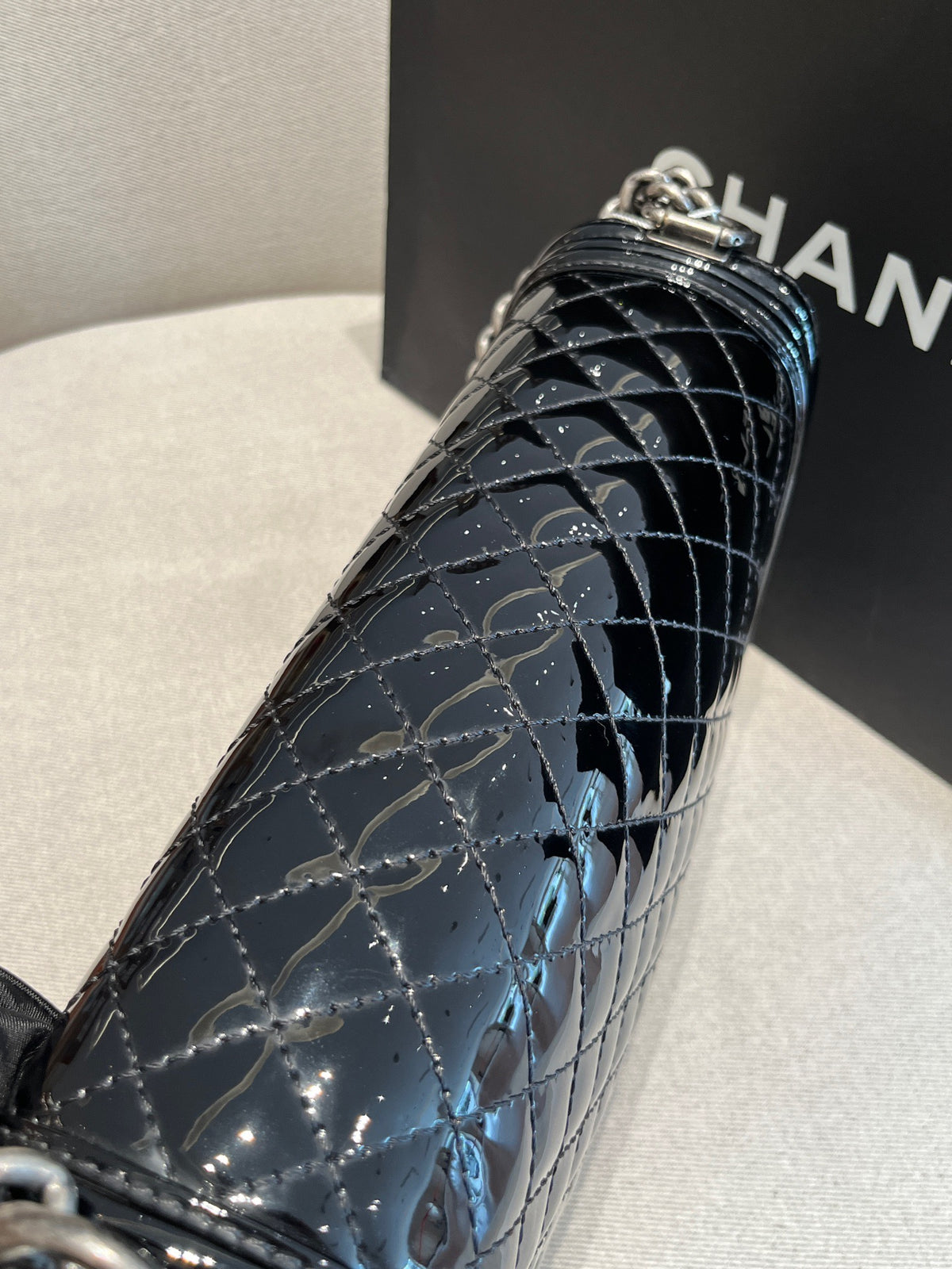 Chanel - Le Boy Large - Patent leather - Black - (large)