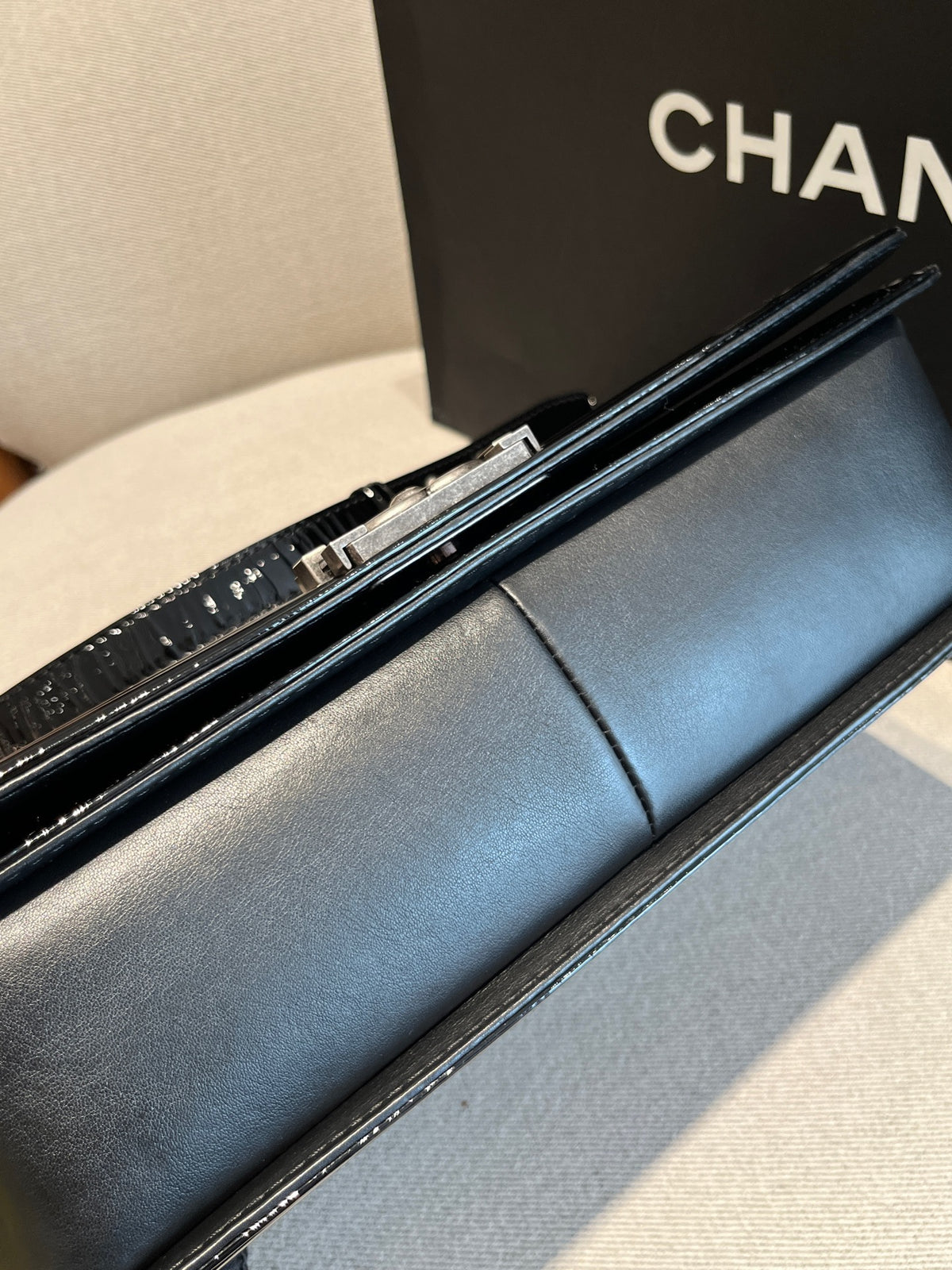 Chanel - Le Boy Large - Patent leather - Black - (large)
