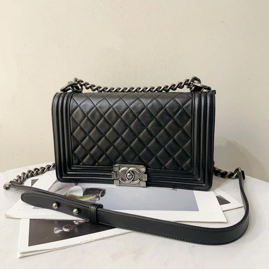 Chanel - Le Boy - Leather - Black - (medium)