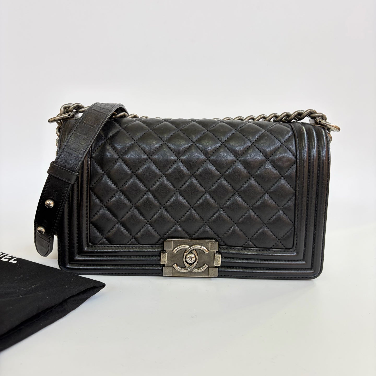 Chanel - Le Boy - Leather - Black - (medium)