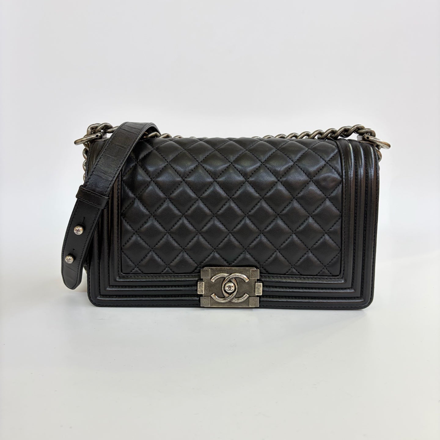 Chanel - Le Boy - Leather - Black - (medium)