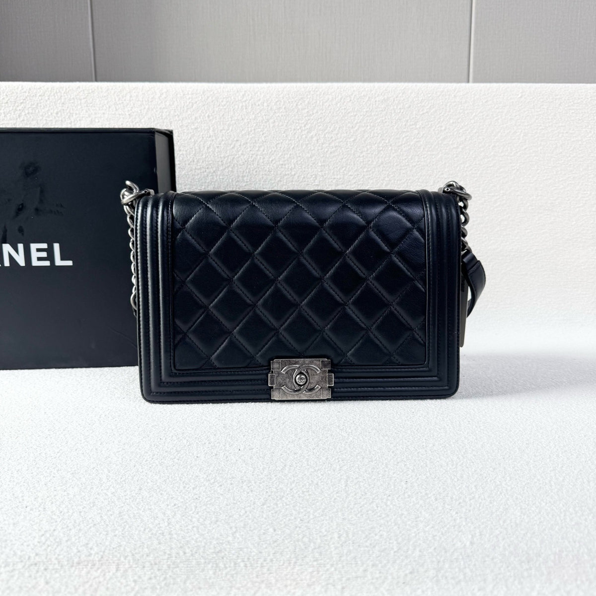 Chanel - Le Boy - Leather - Black - (medium)