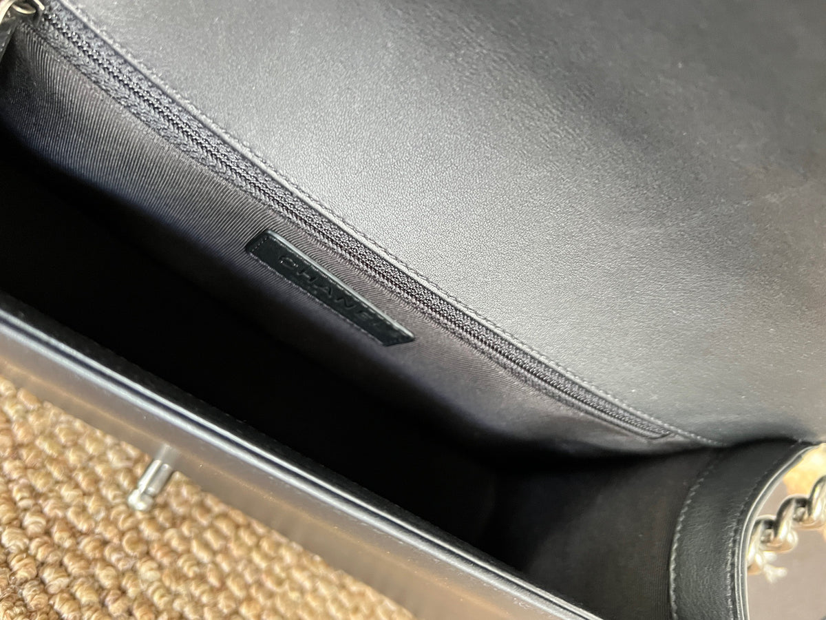 Chanel - Le Boy - Leather - Black - (medium)