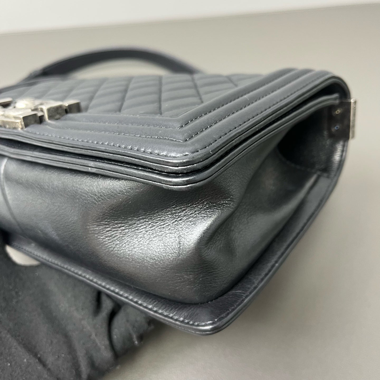 Chanel - Le Boy - Leather - Black - (Medium)
